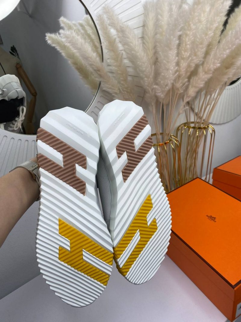 photo_5377564956473547269_y