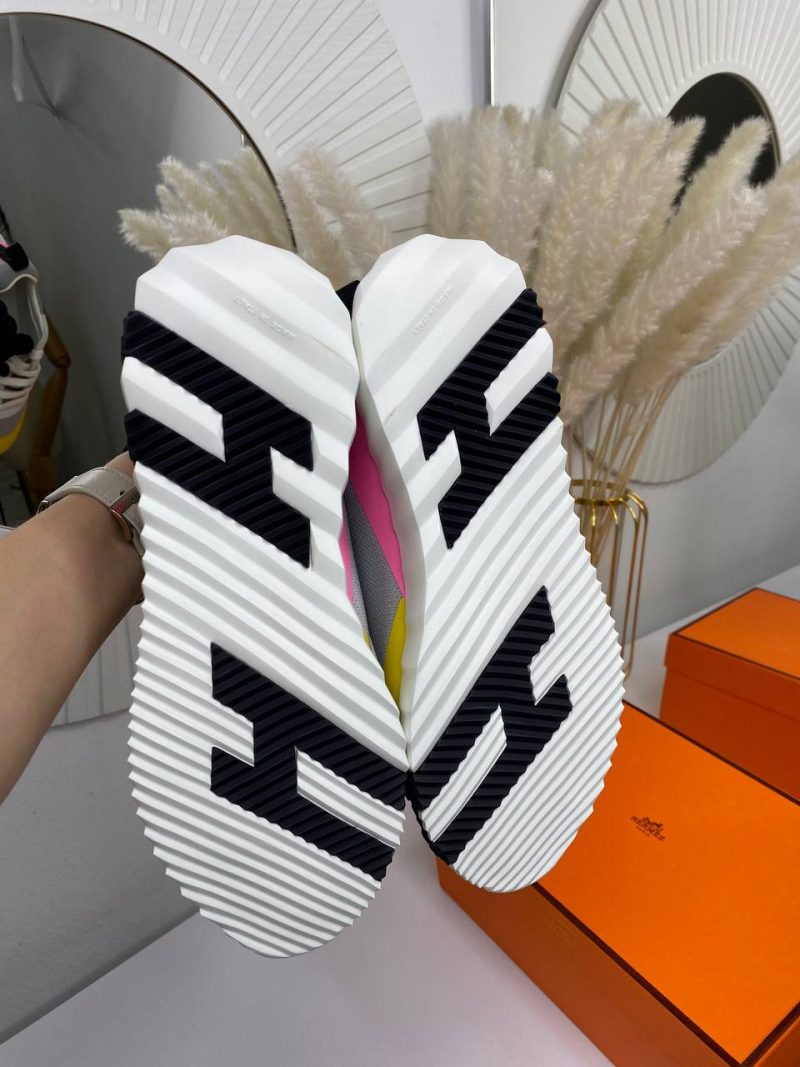 photo_5377564956473547283_y