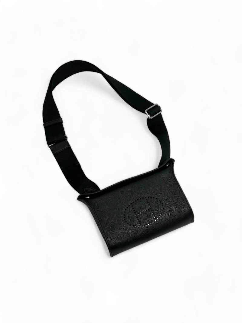 90c817dc-5310-44ae-8397-bb9d947f48b2