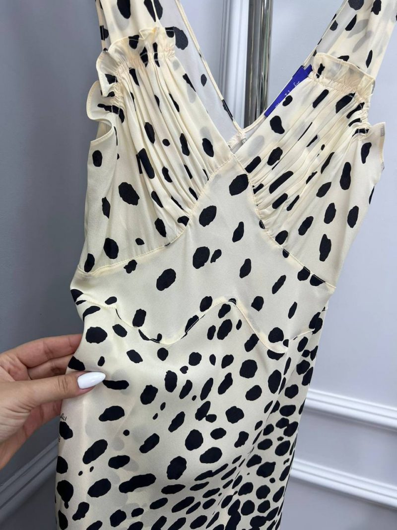 photo_5386484684424338546_y