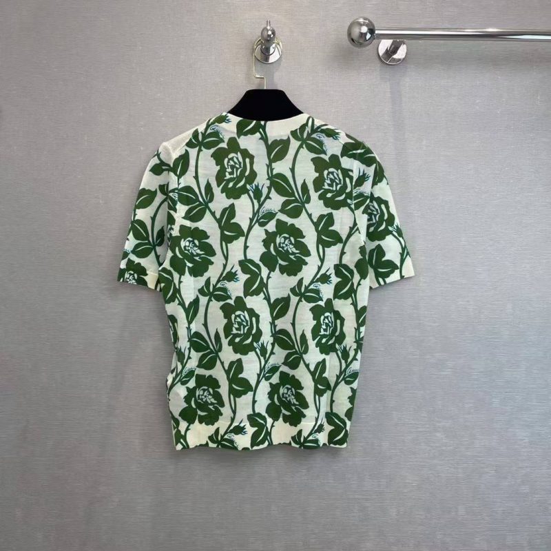 photo_5386484684424338671_y