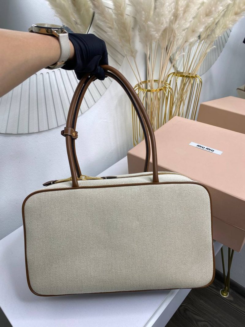 photo_5395349518398120395_y