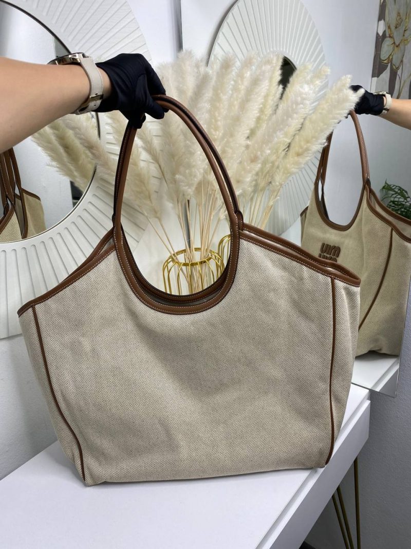 photo_5395349518398120402_y