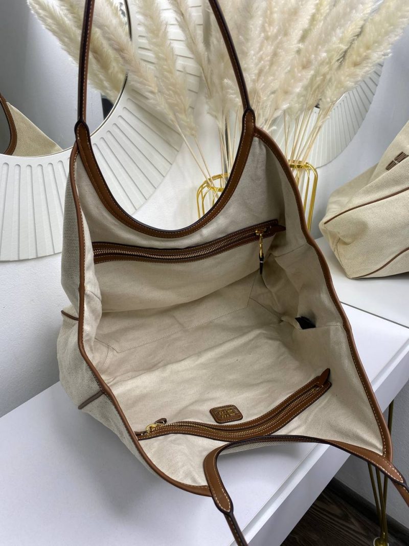 photo_5395349518398120403_y