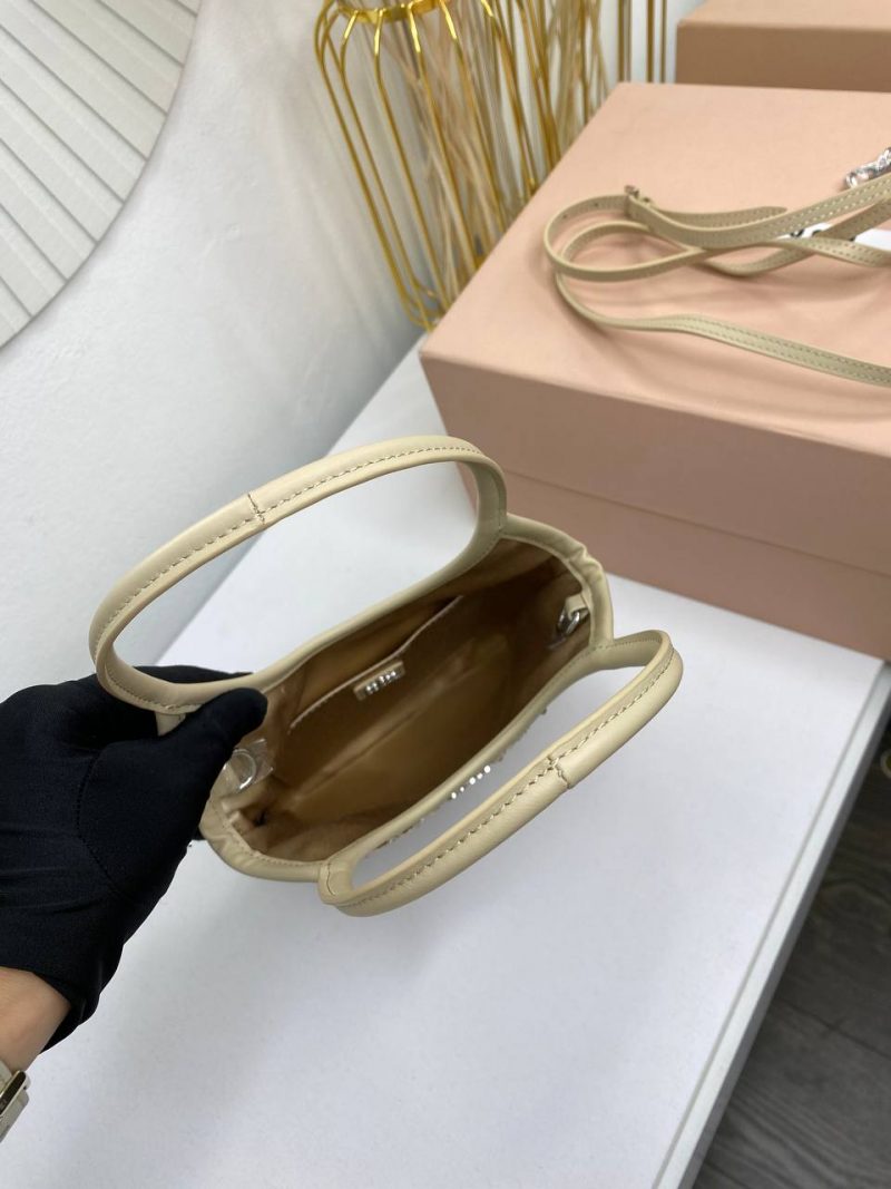 photo_5400324327477469403_y