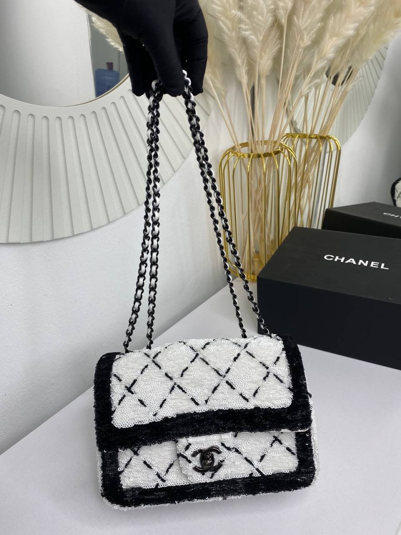 photo_5206500231594762054_y