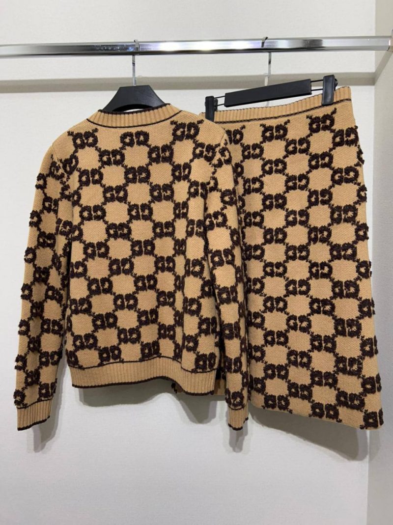 photo_5248985721669281254_y