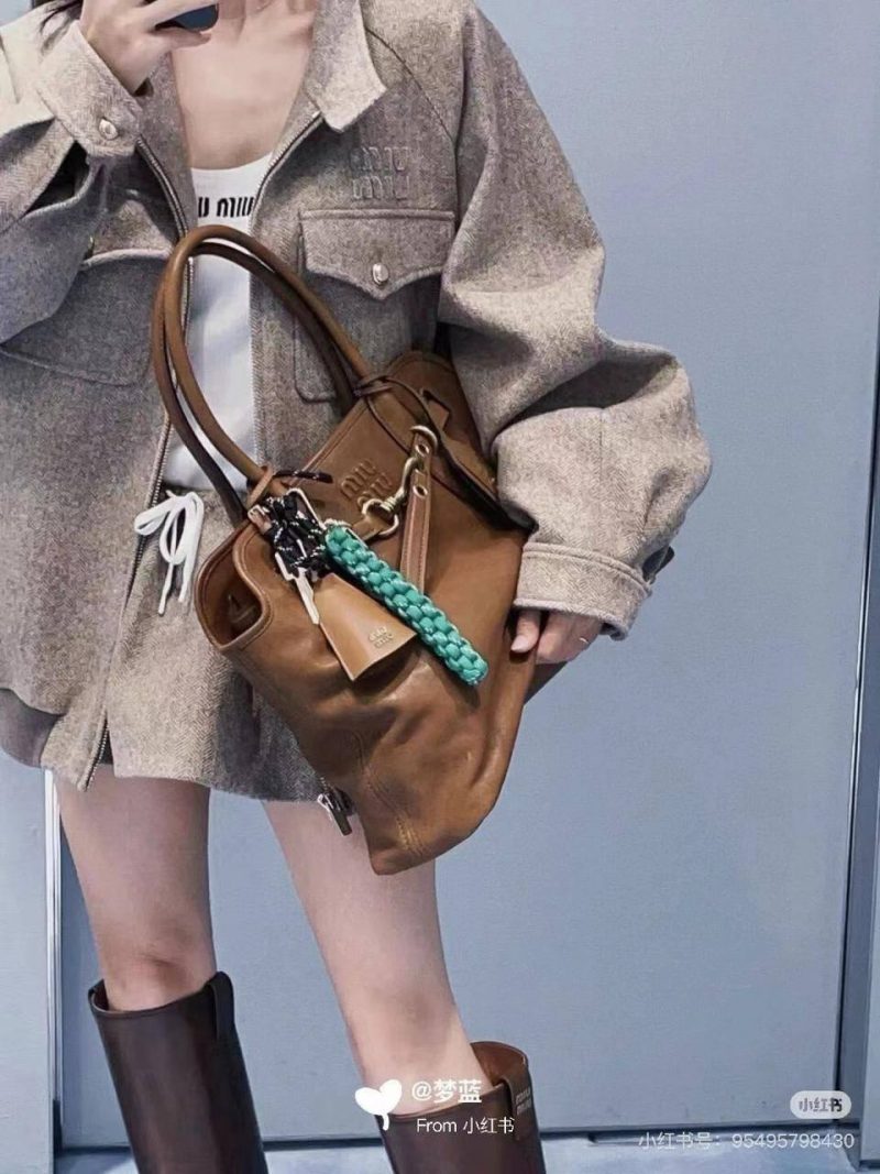 photo_5449905155064586697_y