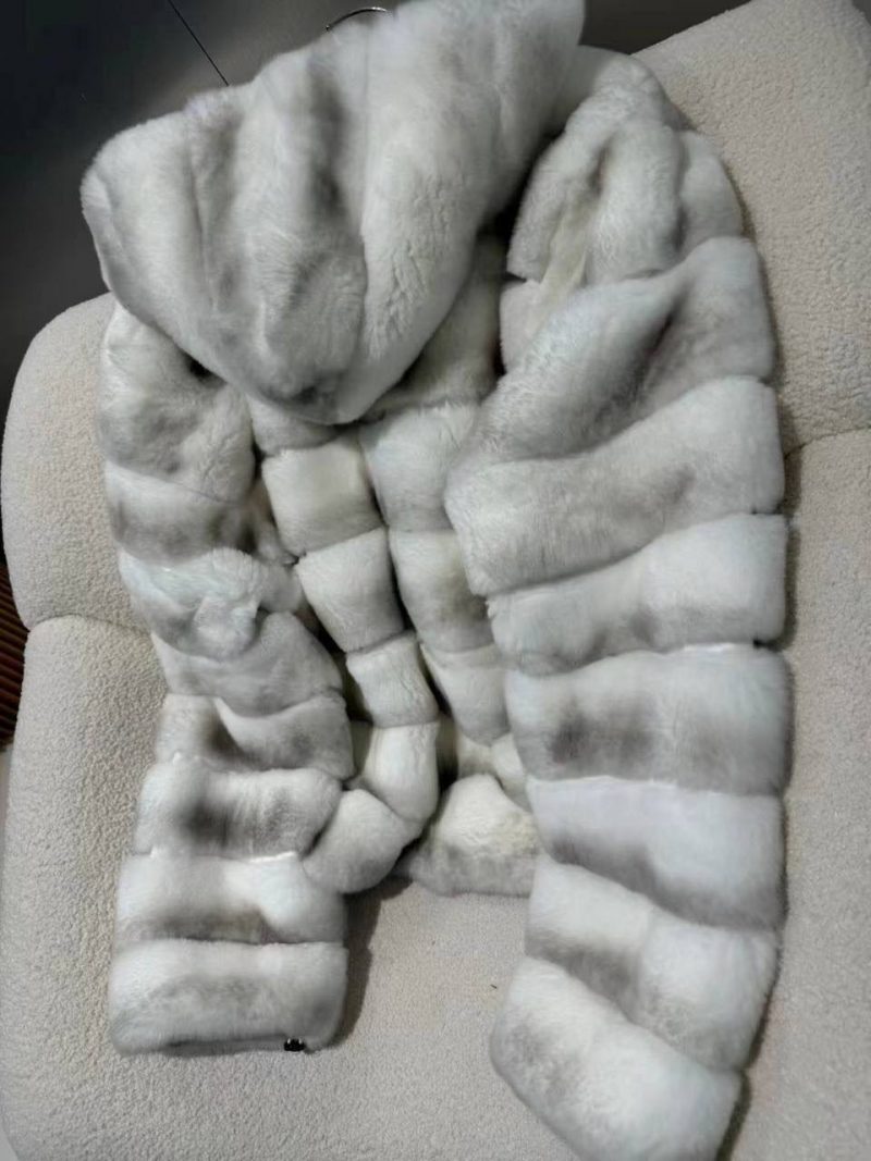 photo_5328073090544036205_y