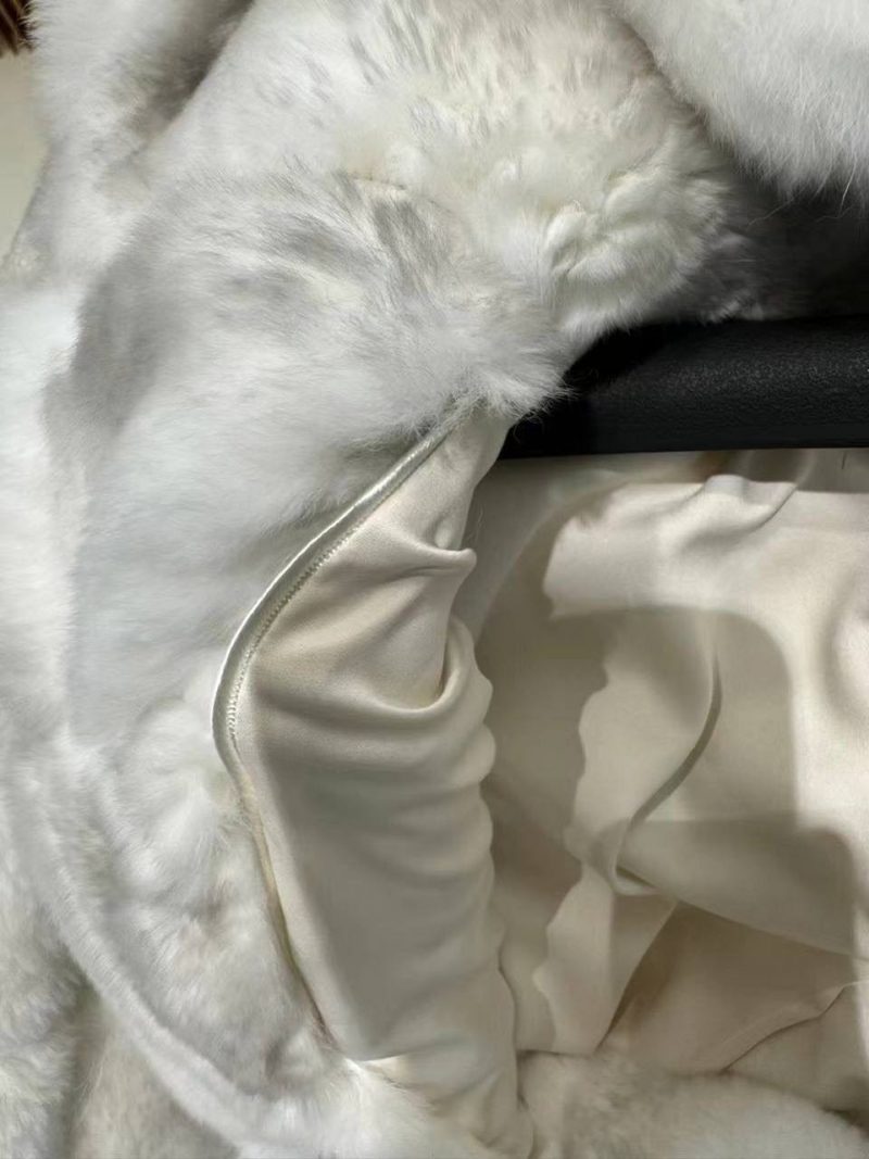 photo_5328073090544036206_y