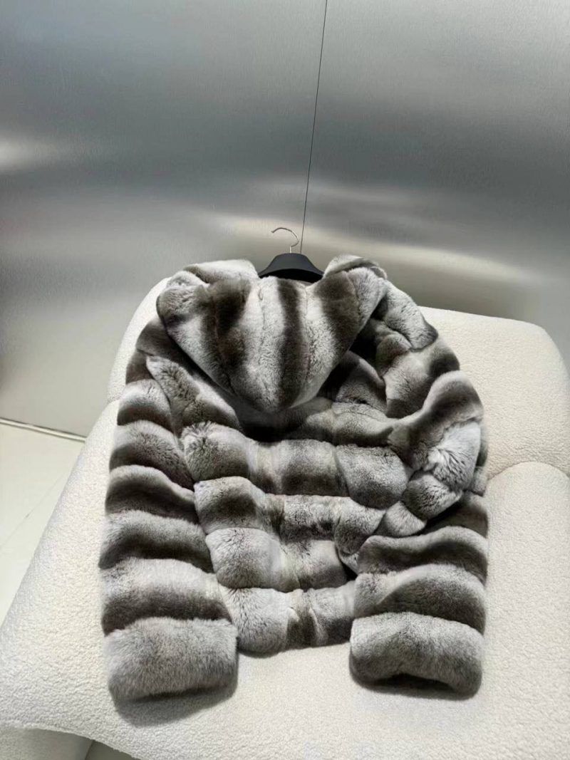 photo_5328073090544036210_y