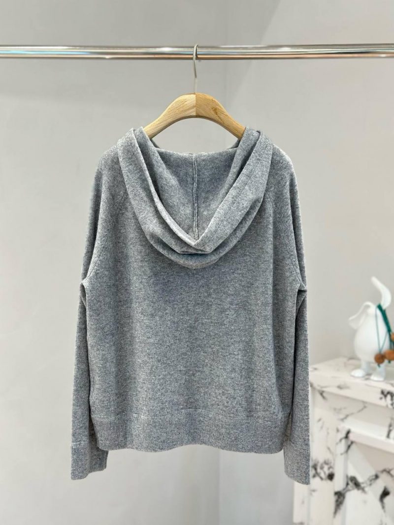 photo_5289766006648073582_y