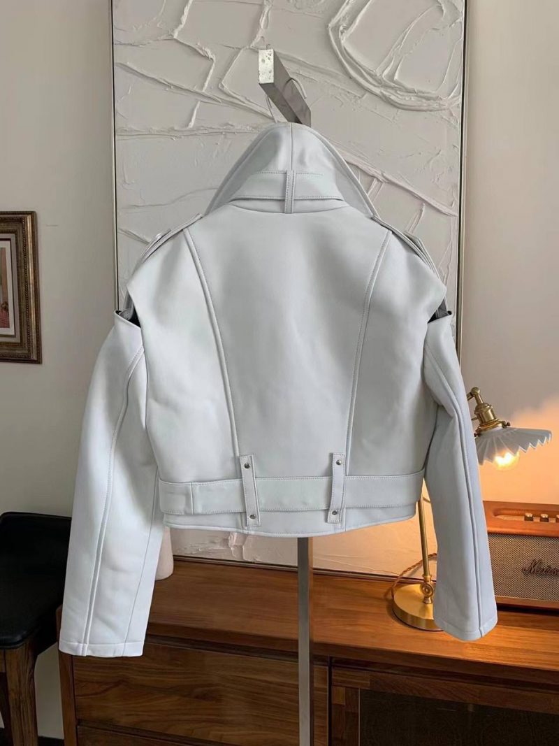 photo_5289766006648073602_y