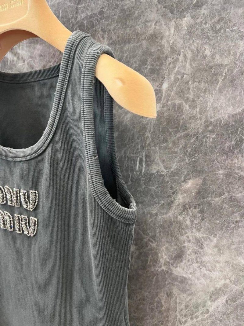 photo_5289766006648074289_y