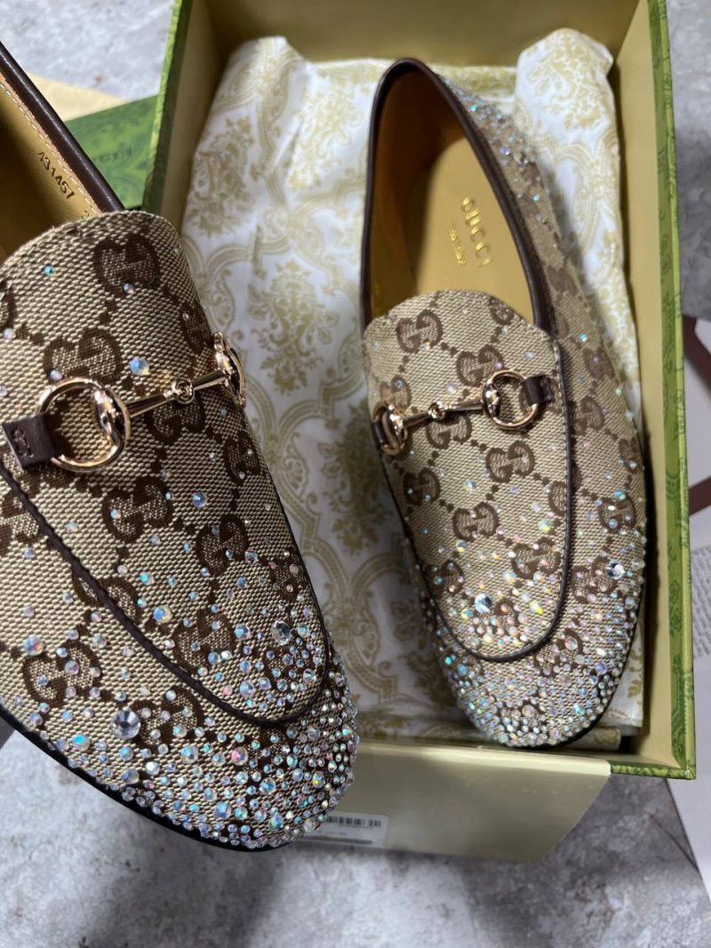 photo_5289766006648074320_y