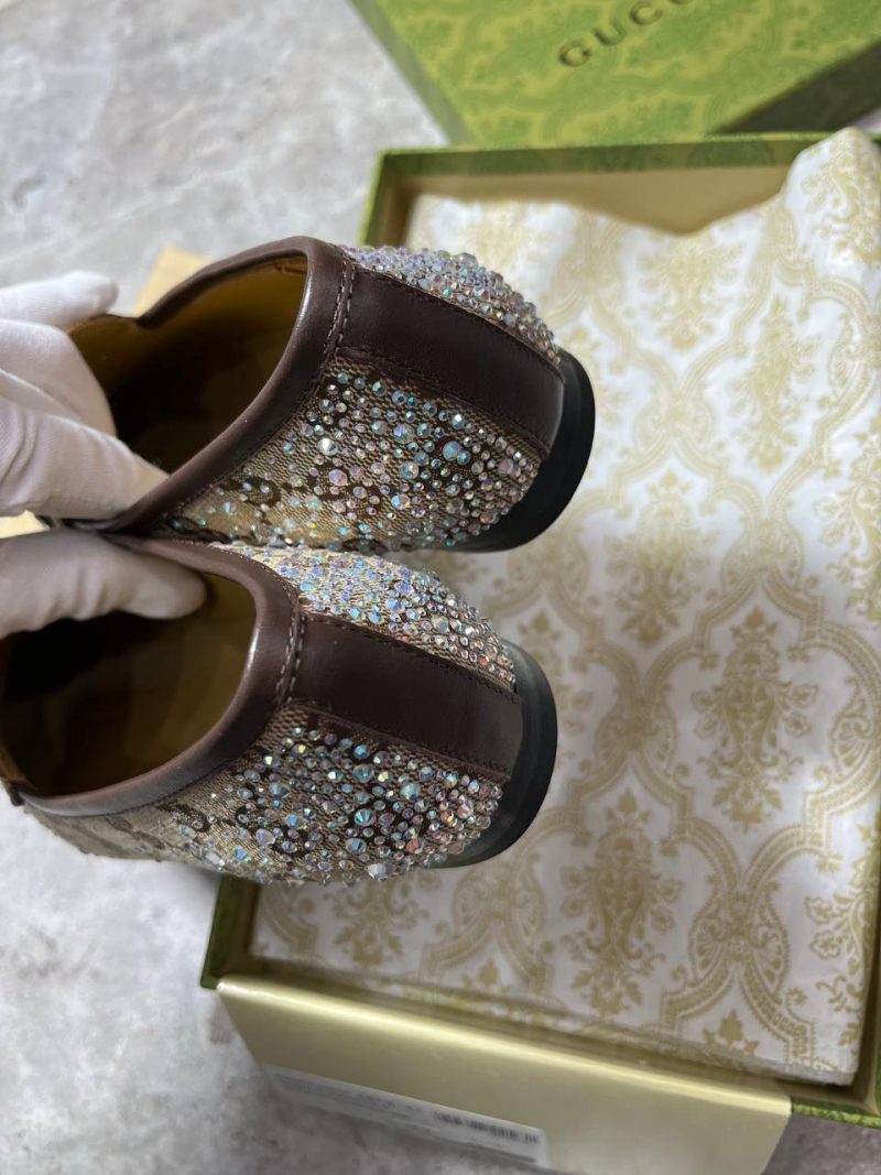 photo_5289766006648074324_y