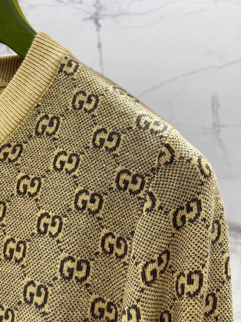 photo_5289766006648074371_y