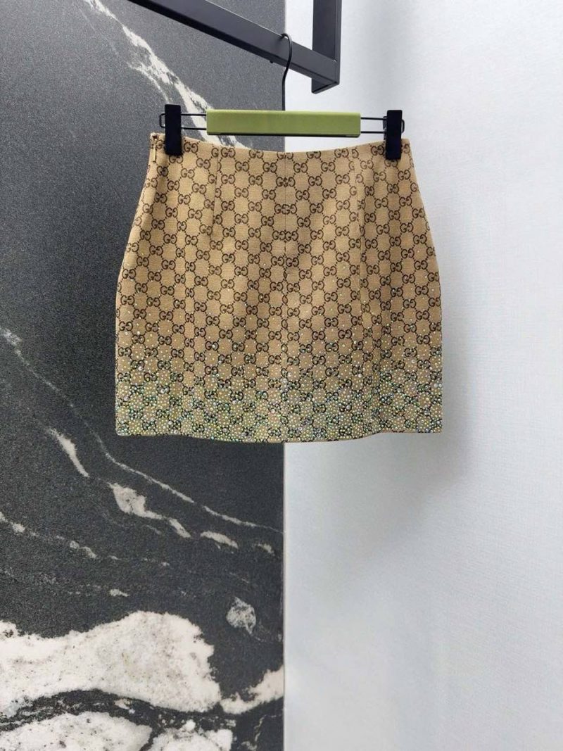 photo_5289766006648074386_y