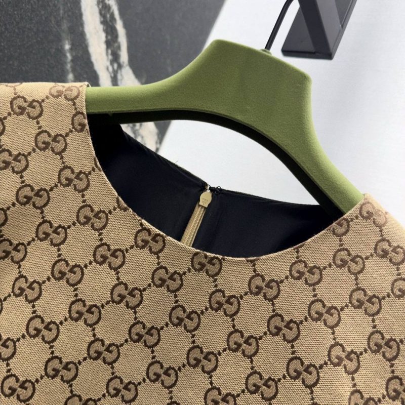 photo_5289766006648074401_y