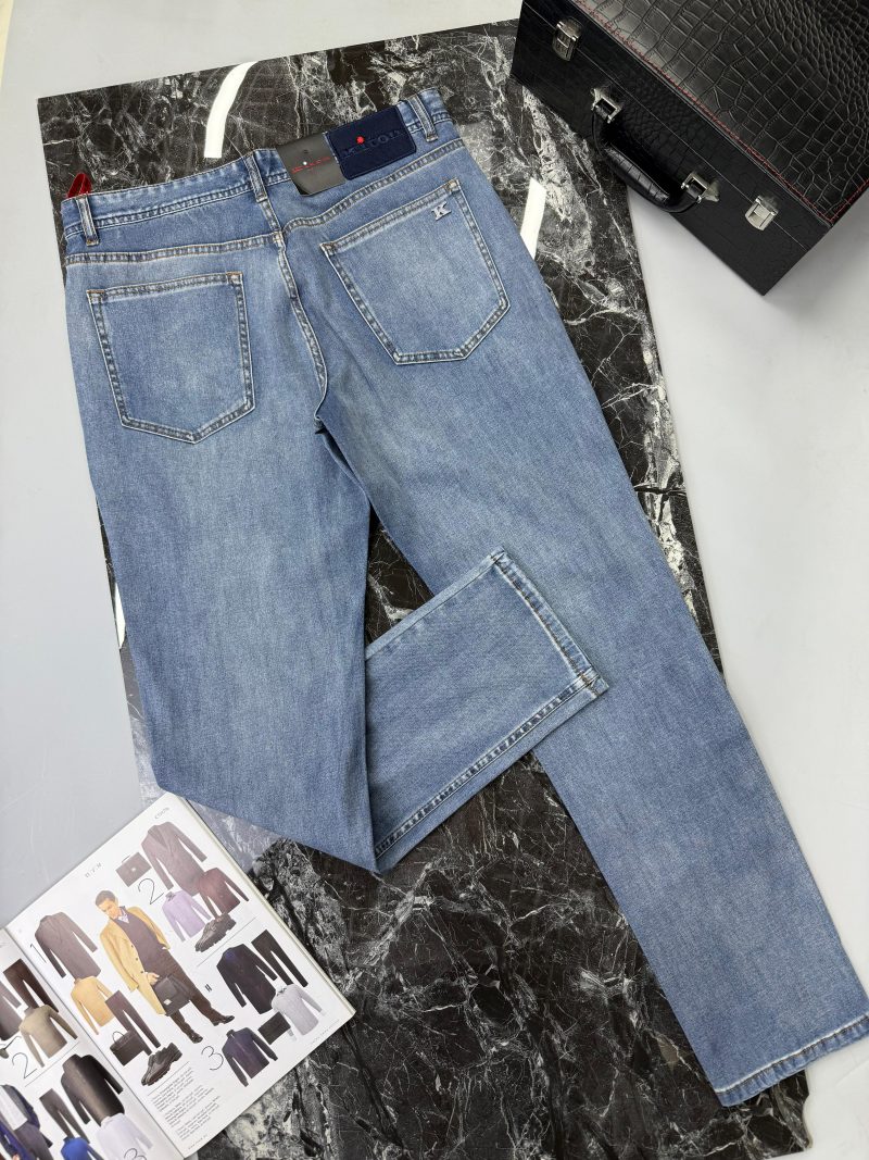 71ecdc94-5f04-4d3d-8c7a-cd06849d3b3a