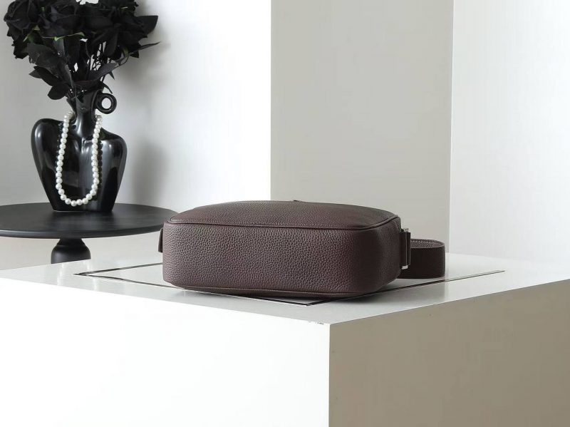 photo_5350792350848384135_y